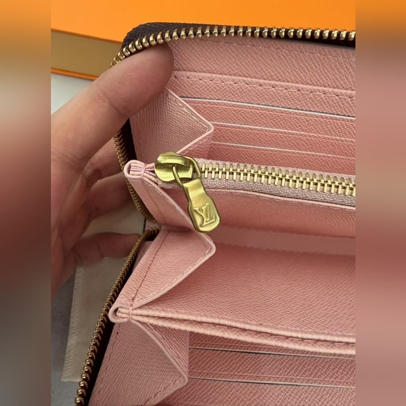 Louis Vuitton Monogram Zippy Wallet